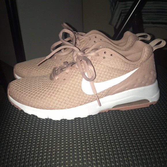 Nike Shoes - Women’s Nike Air Max